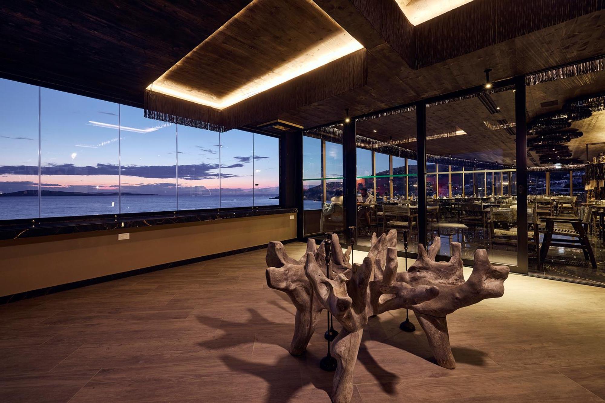 Amazon Mykonos & 5* Agios Ioannis Diakoftis