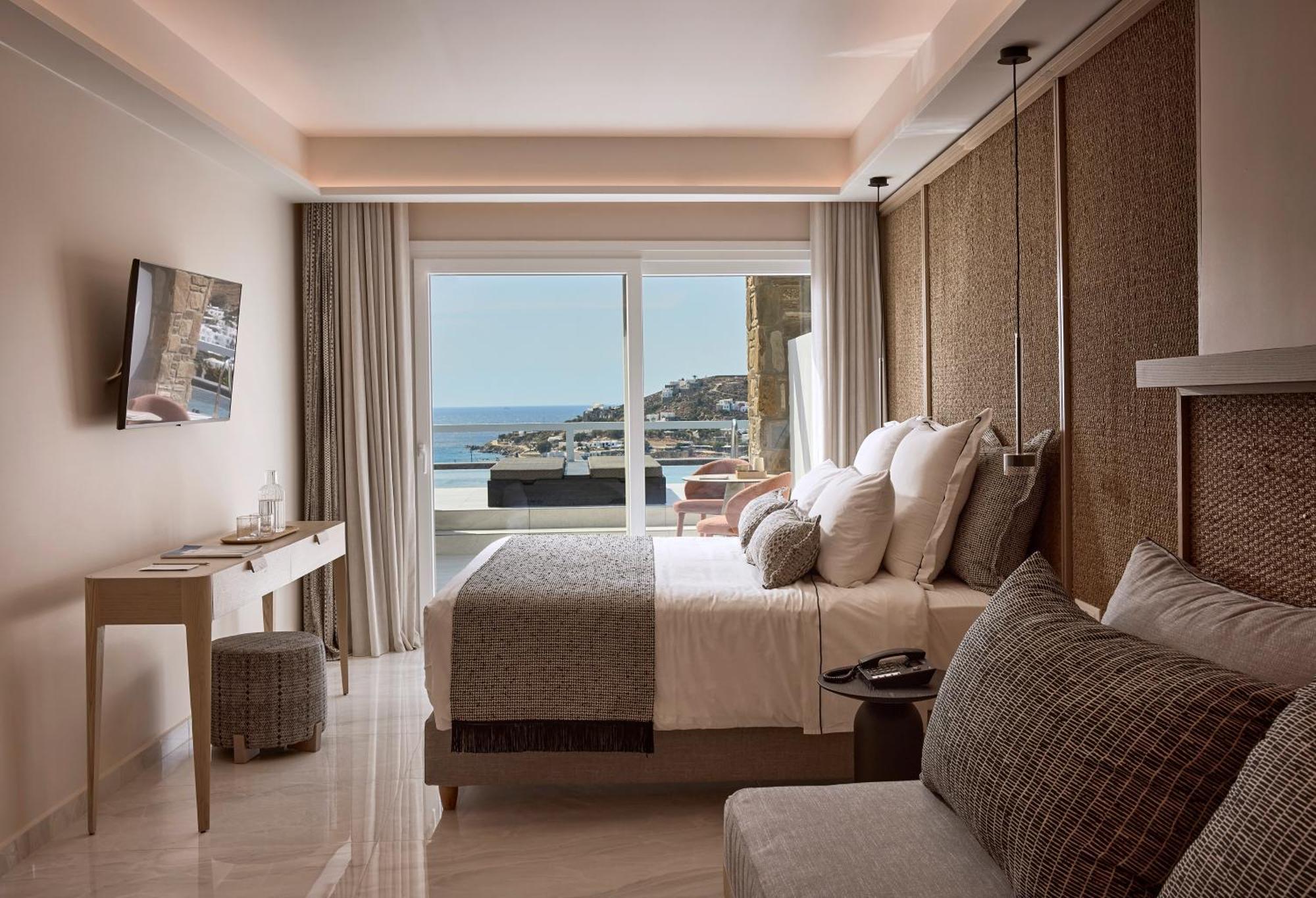 Amazon Mykonos & 5* Agios Ioannis Diakoftis