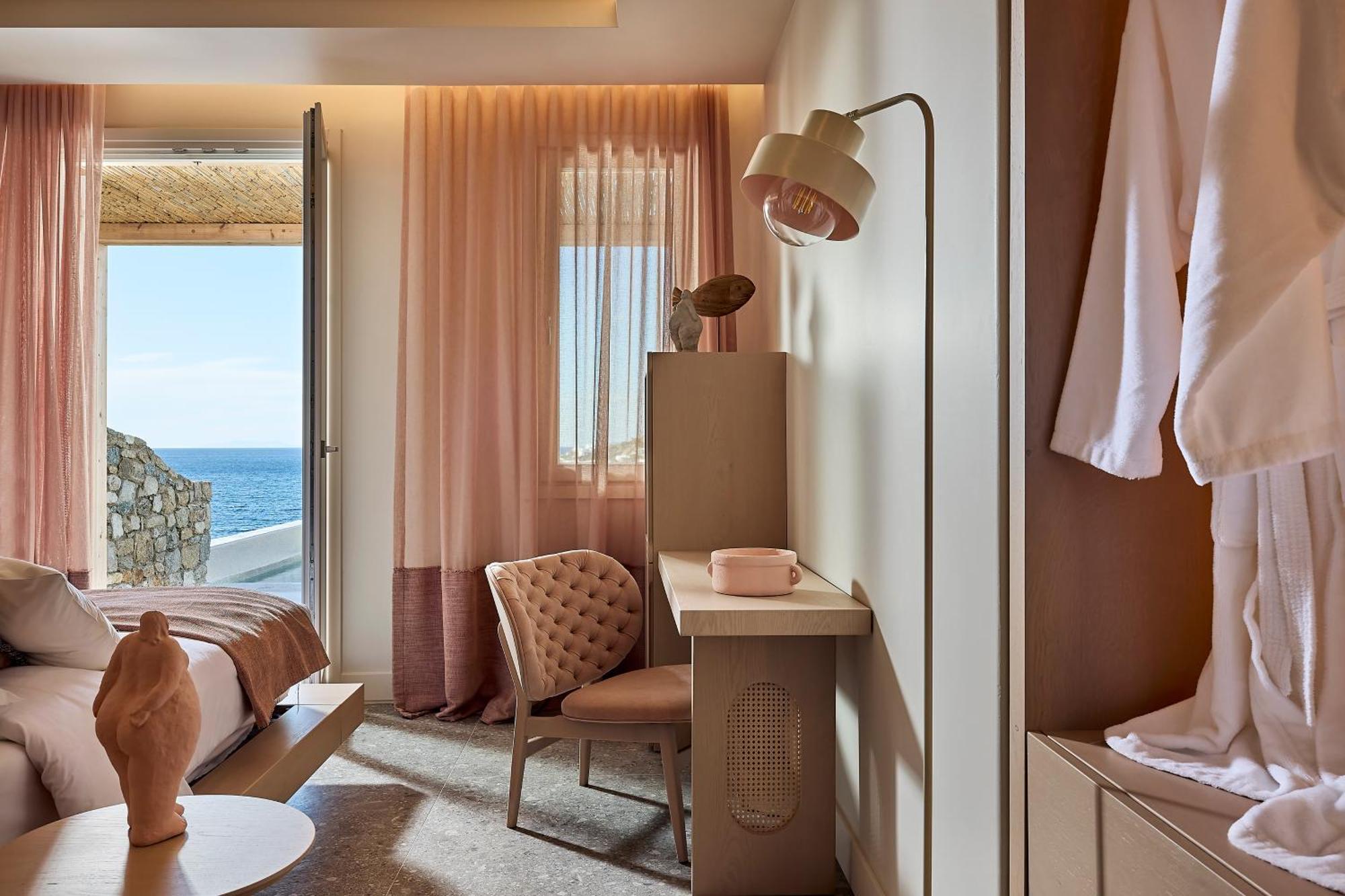 Amazon Mykonos & Hotel
