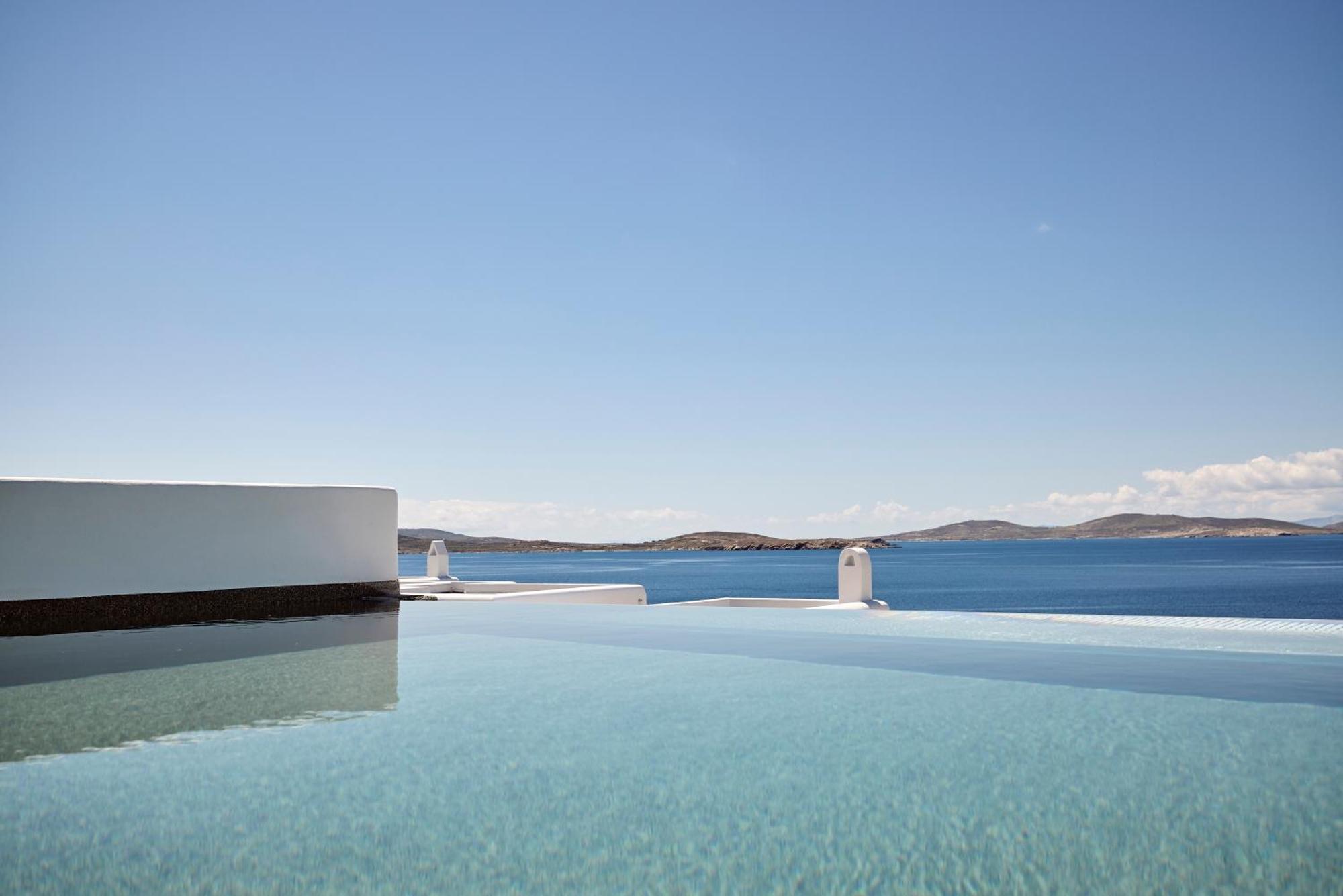 Amazon Mykonos & 5* Agios Ioannis Diakoftis